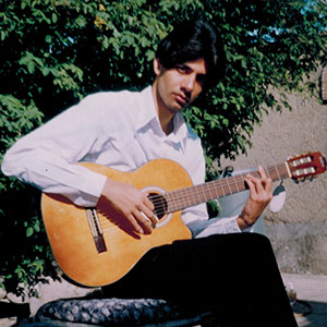 Playing Cutaway Guitar with Pickup